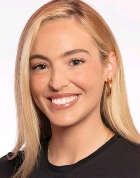 Isabel Forner as Self - Panelist