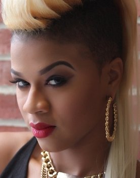 Kelsey Nykole as Kelly