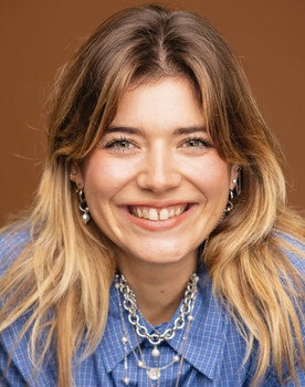 Eva Moustrou as Agatha