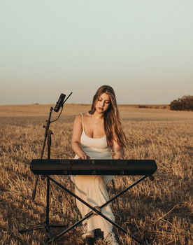 Lucía Sánchez as Lucía