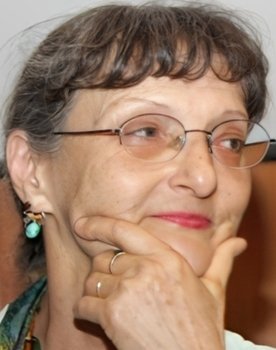 Güzin Çorağan as Fahriye