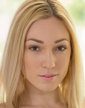 Lily LaBeau