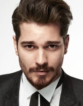 Çağatay Ulusoy as Barış