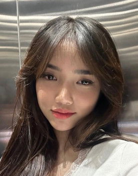 Fujianti Utami as Amora