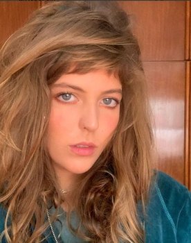 Duda Balestero as Jovem Loira