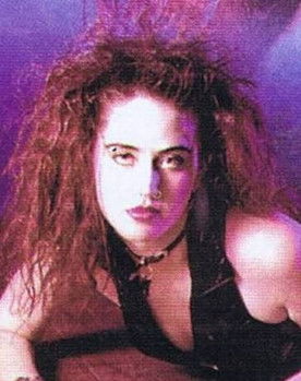 Ghetty Chasun as Carrie