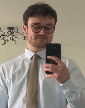 Théo BOURGEOIS as Le mec qu’on voit dans la vitre à 3 minutes