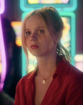 Tora Sandström as Gunn