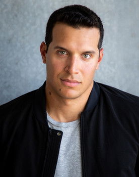 Sean Tapiero as Robber