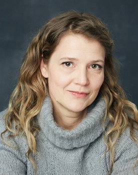 Karoliina Vanne as Pojan Äiti