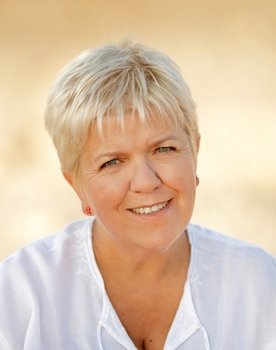 Mimie Mathy as Julie Torento