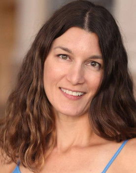 Mary Pavlov as Liz Knight