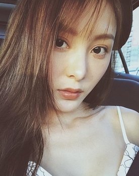 Jeana Ho Pui-Yu as 