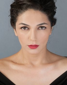 Şebnem Hassanisoughi as Fadime