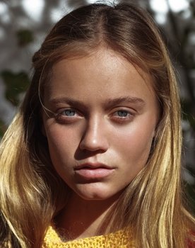 Charli Wookey as Siobhan