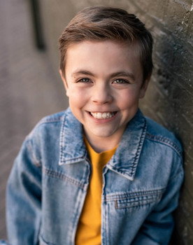 Smith Gilbert as Young Sam