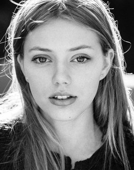 Grace Van Dien as Franny