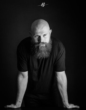 Harold Barbé as Le SDF