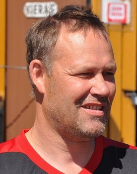 Timo Jurkka as Artur, Naimi's ex-husband