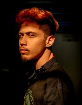 Guilherme Freire as Choir 2