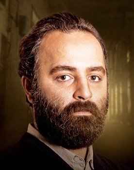 Amir Norouzi as Farshad