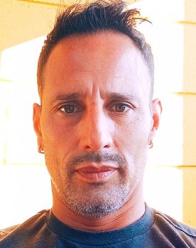 Gonzalo Pérez as Homem