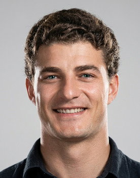 Ahmet Mekin as Murat