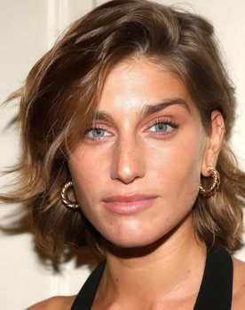 Nino Ninidze as Юля