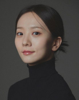 Ahn Soo-eun as Ahn Soo-eun