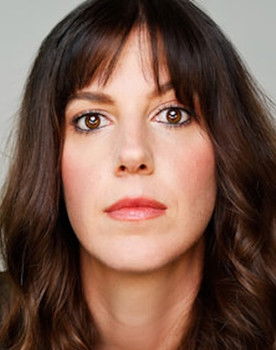 Beth Gallagher as Elizabeth