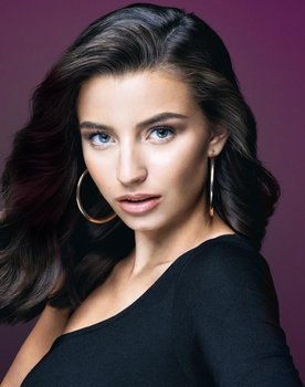 Julia Wieniawa-Narkiewicz Photo