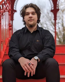 Paul Rapin as Valentin