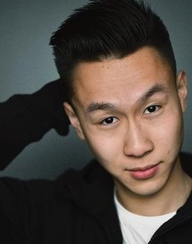 Michael Sheng as Jeune moine au Tibet et à Montréal