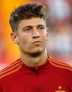 Marcos Llorente as Self