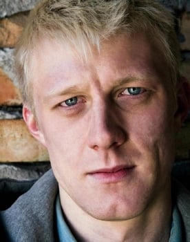 Joachim Fjelstrup as Tommy