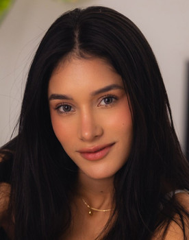 Carolina Guerrero as 