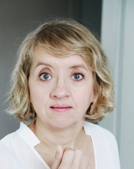 Anna Böttcher as Vera Malkowski