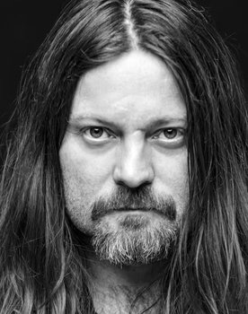 Bent Sæther as Voice, Bass