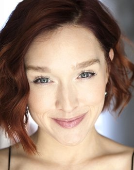 Sarah Stouffer as phoe