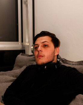 Vinicius Daza as Muriel