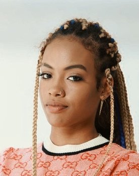 Josemily Royle as Store Clerk