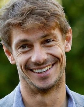 Giorgio Pasotti as 