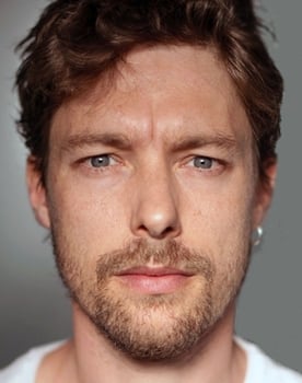 Jan Cornet as Dario