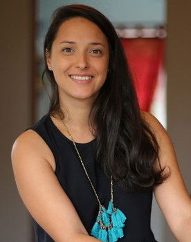 Diane Nuteau as Aurélia Nevers