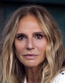 Ginette Reynal as Juanita