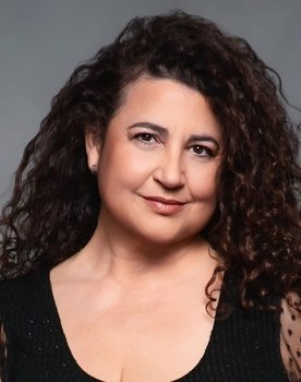 Amparo Calzada as Vecina