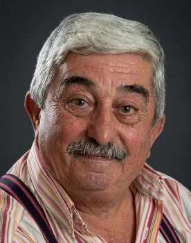 Tuncay Gürel as Salim