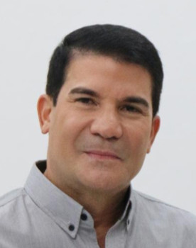 Edu Manzano as Vittorio Buenavidez