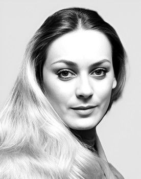 Geneviève Grad as Cathy Maxwell