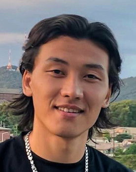 Amangeldy Abdrahmanov as Aibek